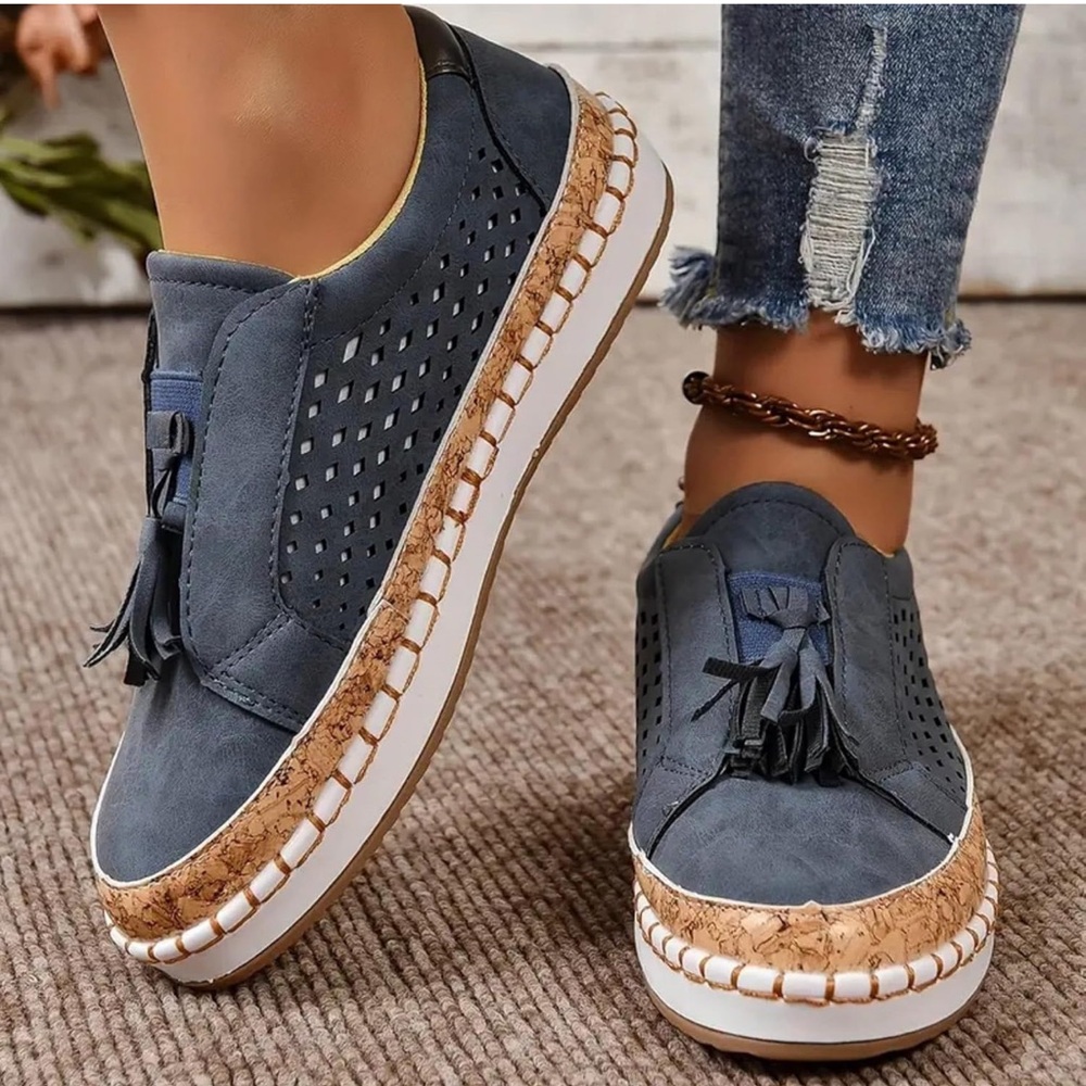 🆕 NEW! Fun casual slip on shoes with cute blue tassel. Euro size 42/US 11.5